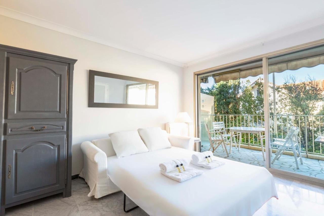 BNB RENTING chez J-P - 100m plage 2-4pers terrasse vue mer piscine garage privé Antibes Buitenkant foto