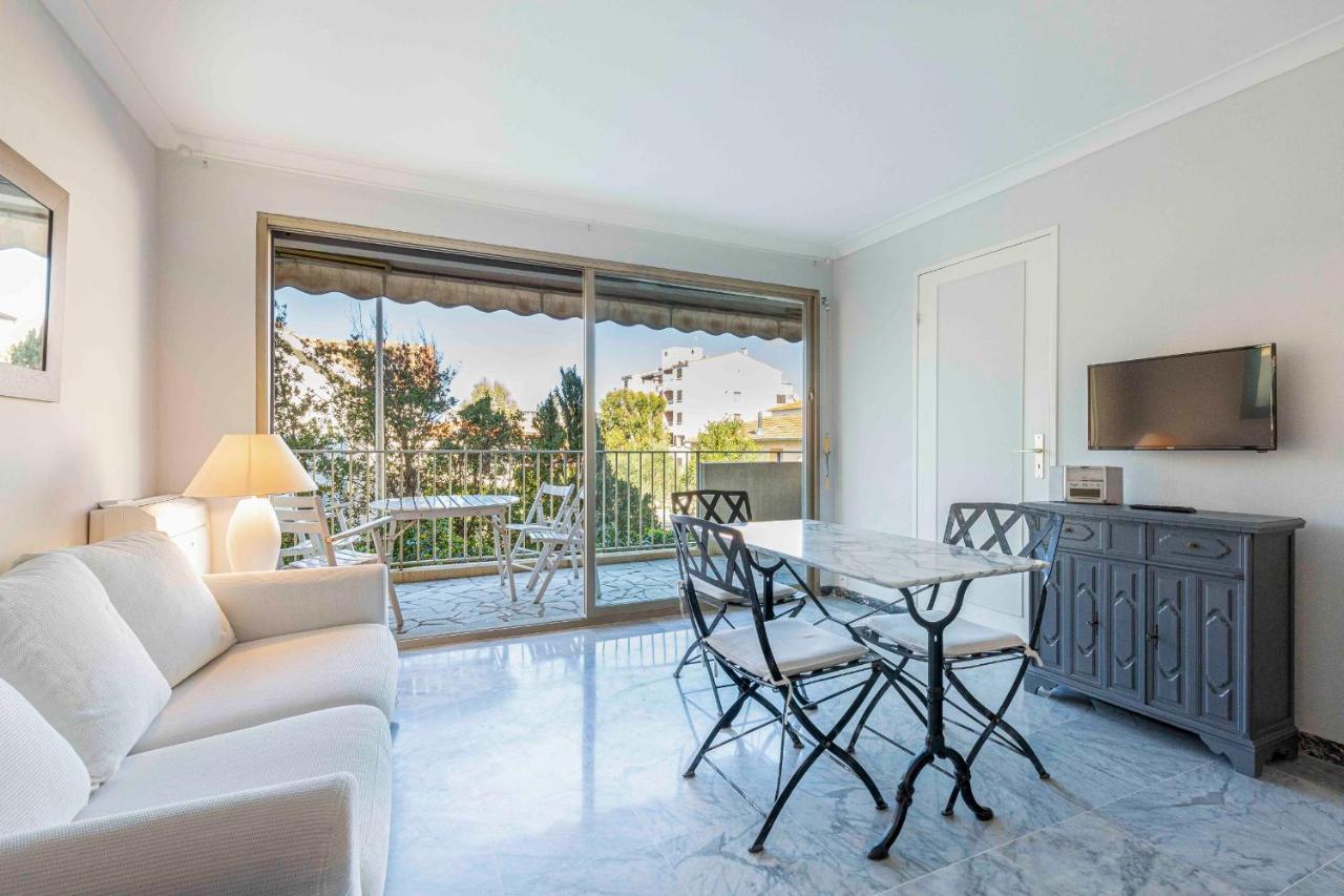 BNB RENTING chez J-P - 100m plage 2-4pers terrasse vue mer piscine garage privé Antibes Buitenkant foto